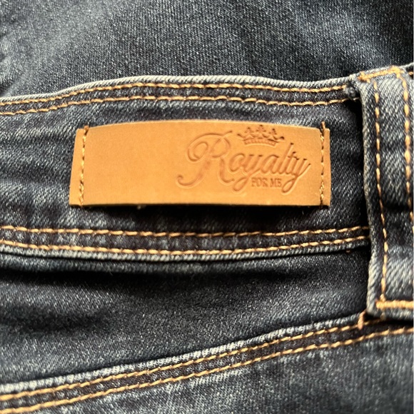 ROYALTY FOR ME Women’s Distressed Denim Jeans. Sz 8. - Picture 4 of 6